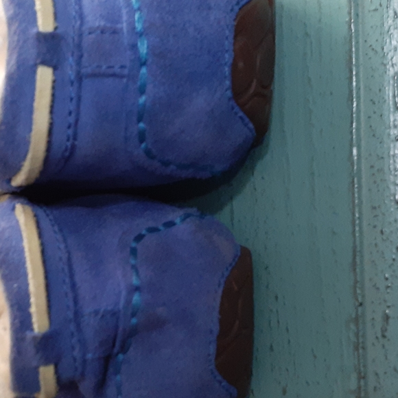 UGG SLIPPERS SZ 5 - Picture 3 of 7